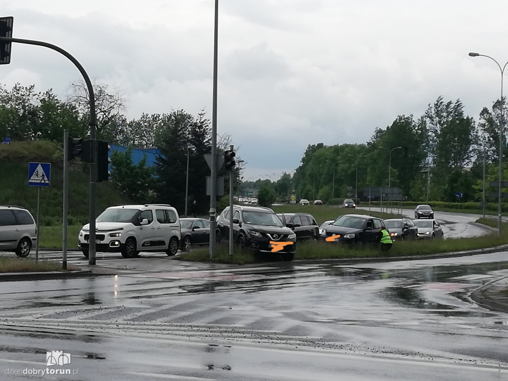 Kolizja dwóch aut przy Olimpijskiej