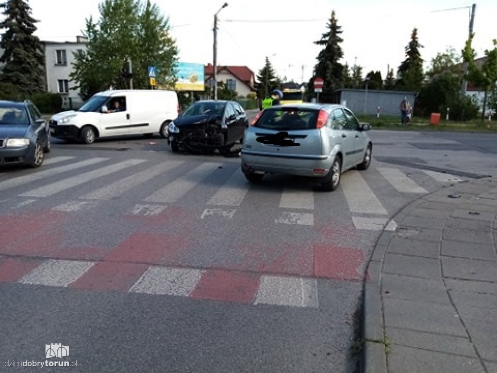 Zderzenie aut na osiedlu Koniuchy