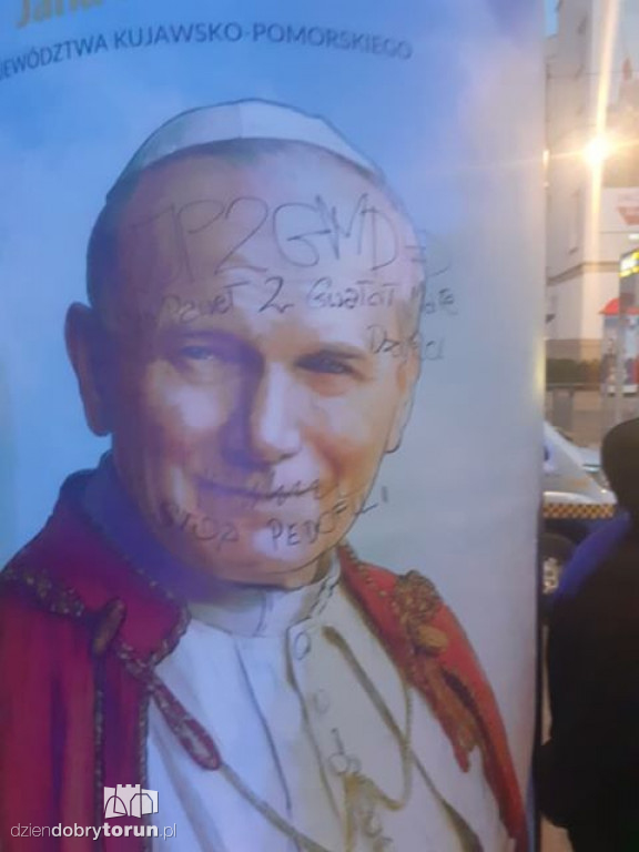 Kolejna dewastacja związana z Janem Pawłem II