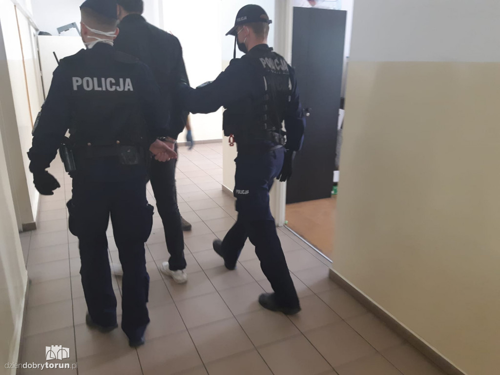 Toruń: odpowiedzą za chuligańskie czyny