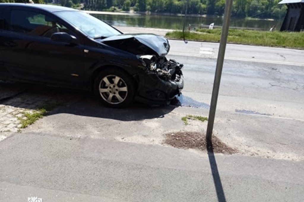 Kolizja dwóch aut w centrum Torunia