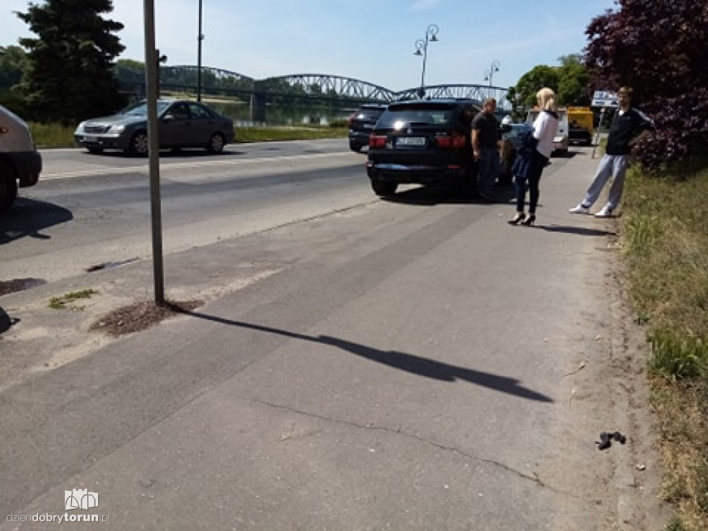 Kolizja dwóch aut w centrum Torunia