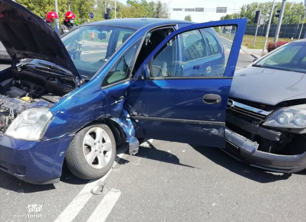Kolizja dwóch aut przy Grudziądzkiej