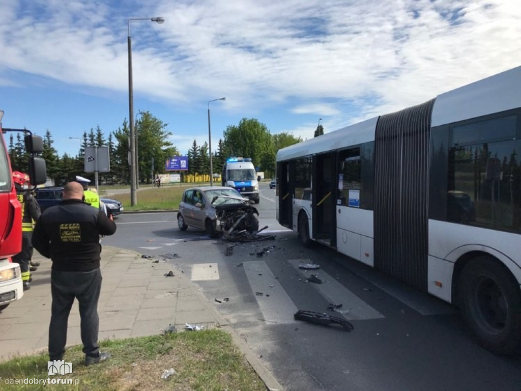 Kolejna kolizja z udziałem autobusu