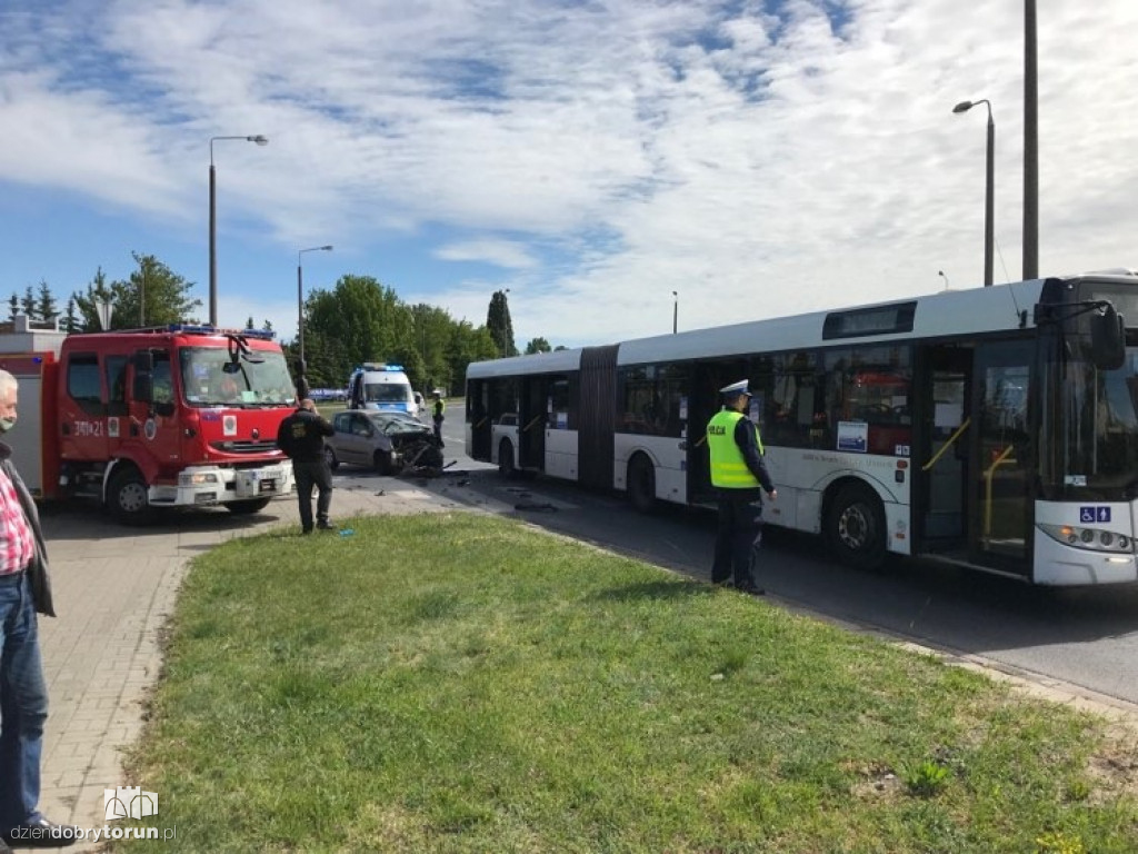 Kolejna kolizja z udziałem autobusu