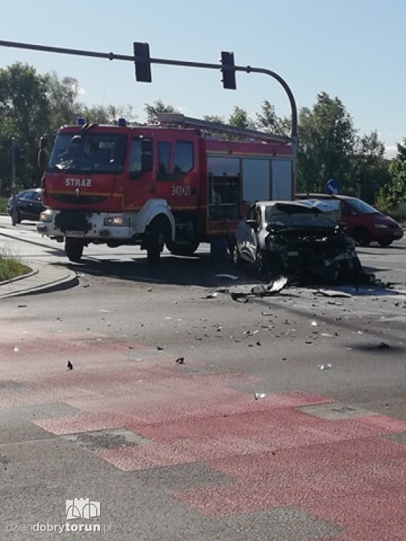 Wypadek  samochodów przy Szosie Lubickiej