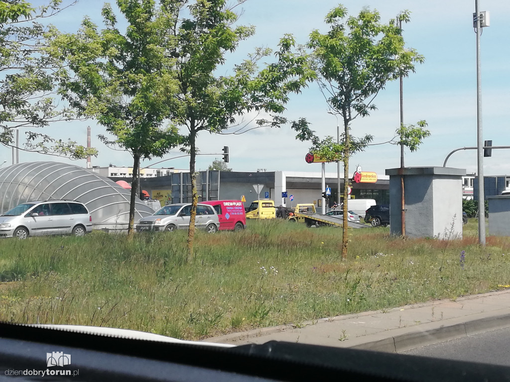 Kolizja aut przy Dziewulskiego
