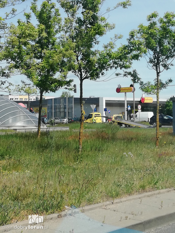 Kolizja aut przy Dziewulskiego