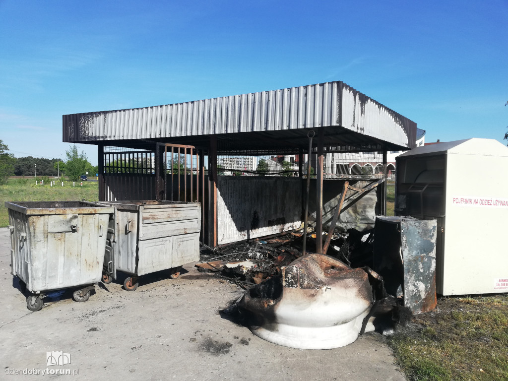 Pożar boksu śmietnikowego przy Suleckiego