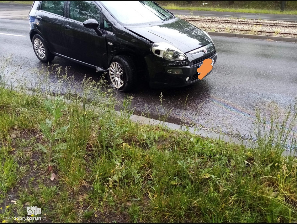 Kolizja dwóch aut przy Lubickiej
