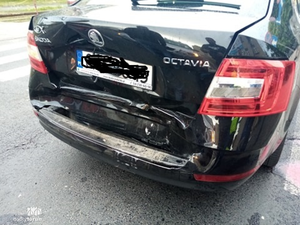 Kolizja dwóch aut przy Kraszewskiego