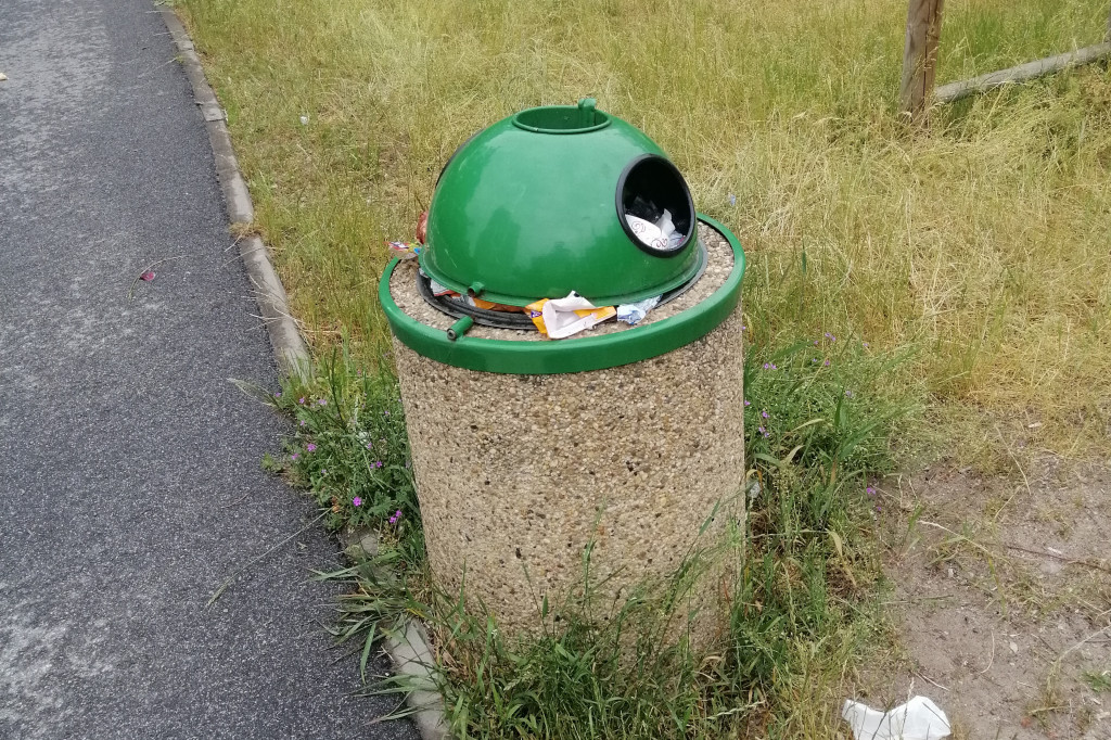 Toruń: śmieci w miasteczku rowerowym