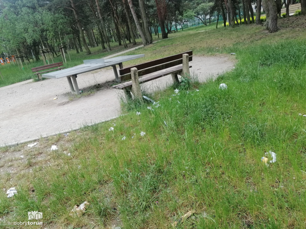 Toruń: śmieci w miasteczku rowerowym