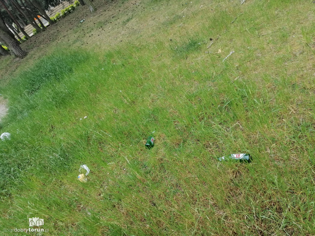 Toruń: śmieci w miasteczku rowerowym
