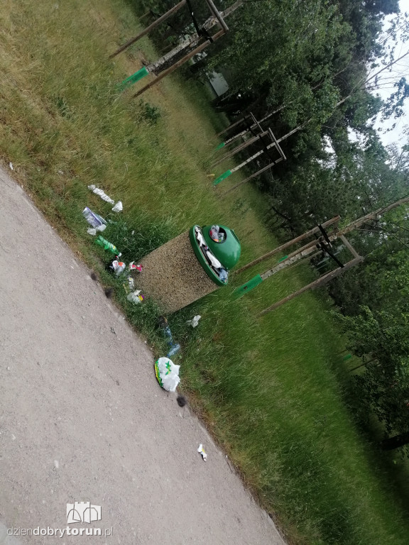 Toruń: śmieci w miasteczku rowerowym