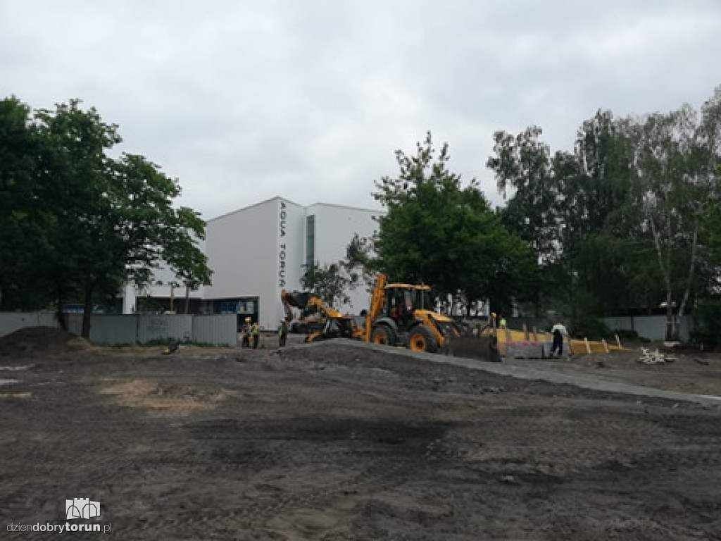 Toruń: budowa basenu przy ul. Bażyńskich