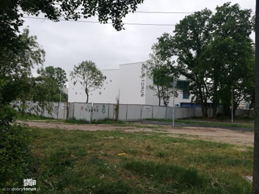 Toruń: budowa basenu przy ul. Bażyńskich