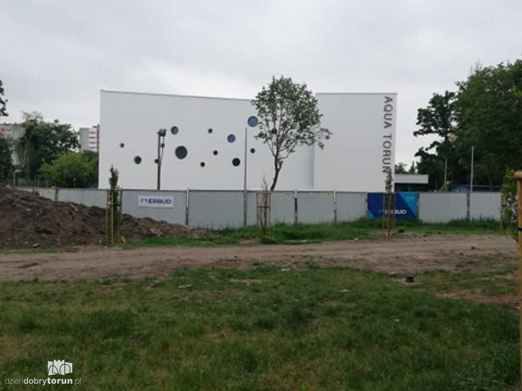 Toruń: budowa basenu przy ul. Bażyńskich