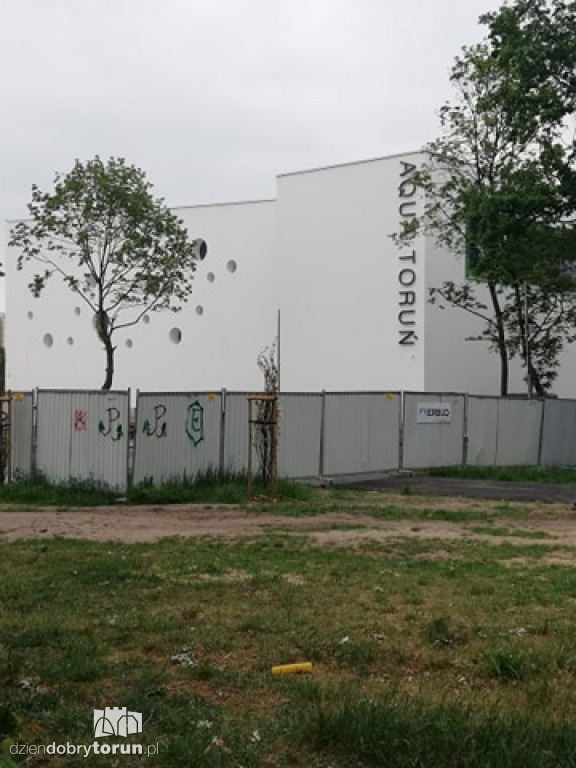 Toruń: budowa basenu przy ul. Bażyńskich
