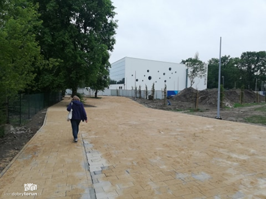 Toruń: budowa basenu przy ul. Bażyńskich