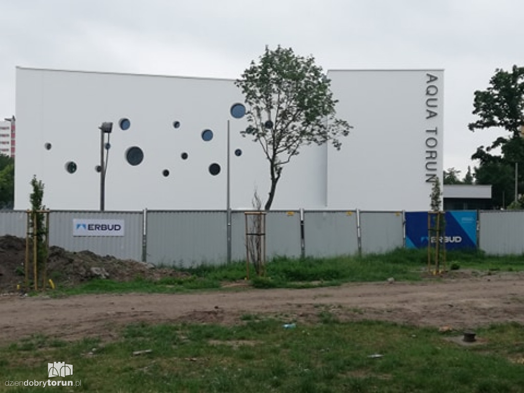 Toruń: budowa basenu przy ul. Bażyńskich