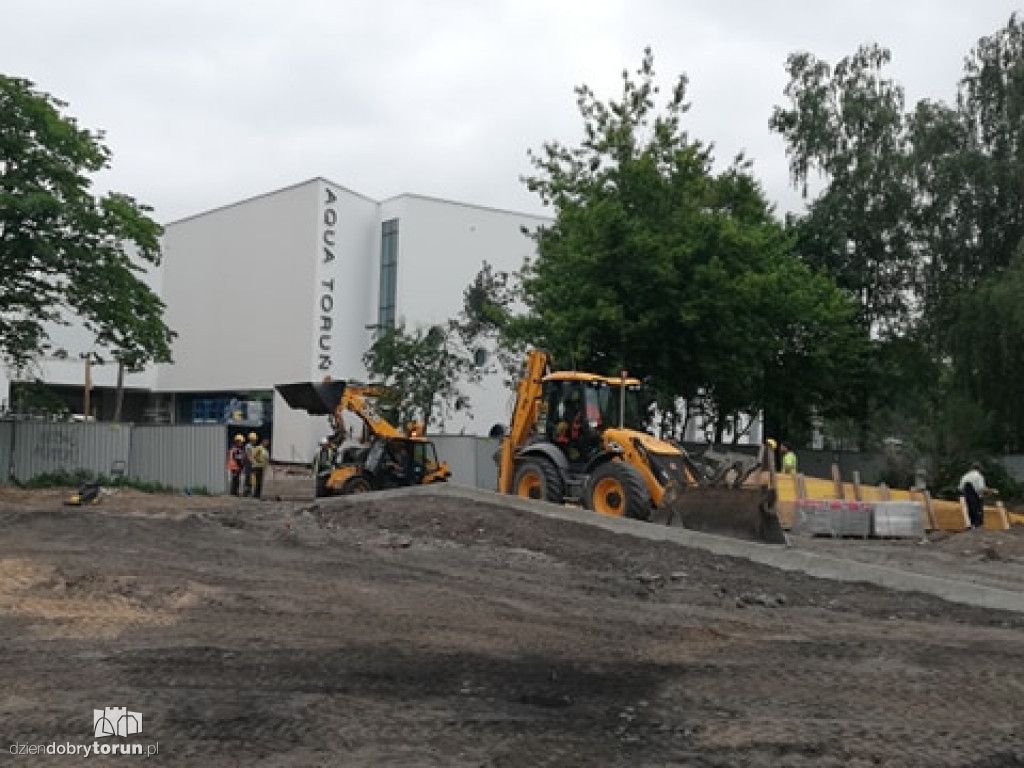 Toruń: budowa basenu przy ul. Bażyńskich
