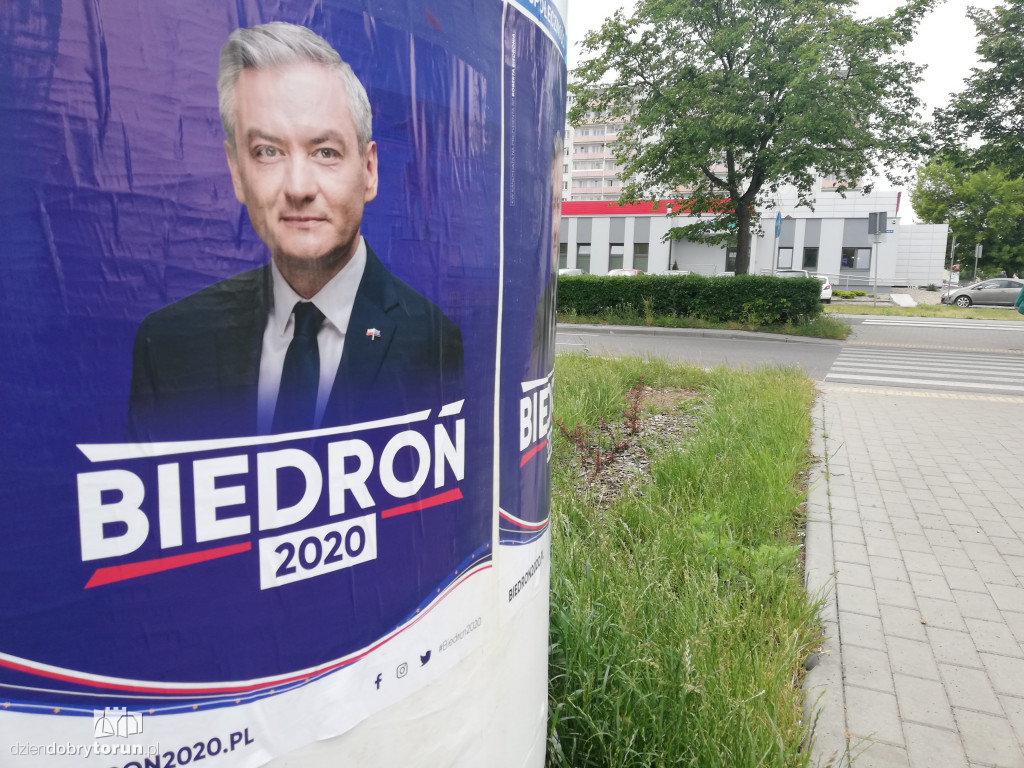 Plakaty wyborcze Roberta Biedronia