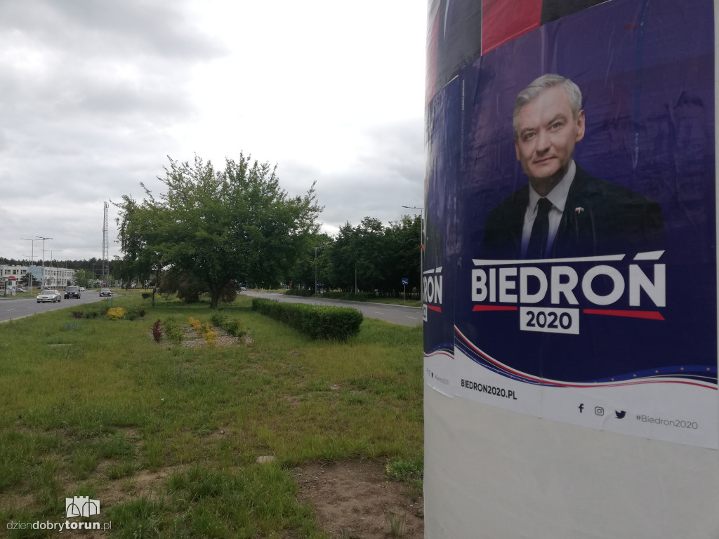 Plakaty wyborcze Roberta Biedronia