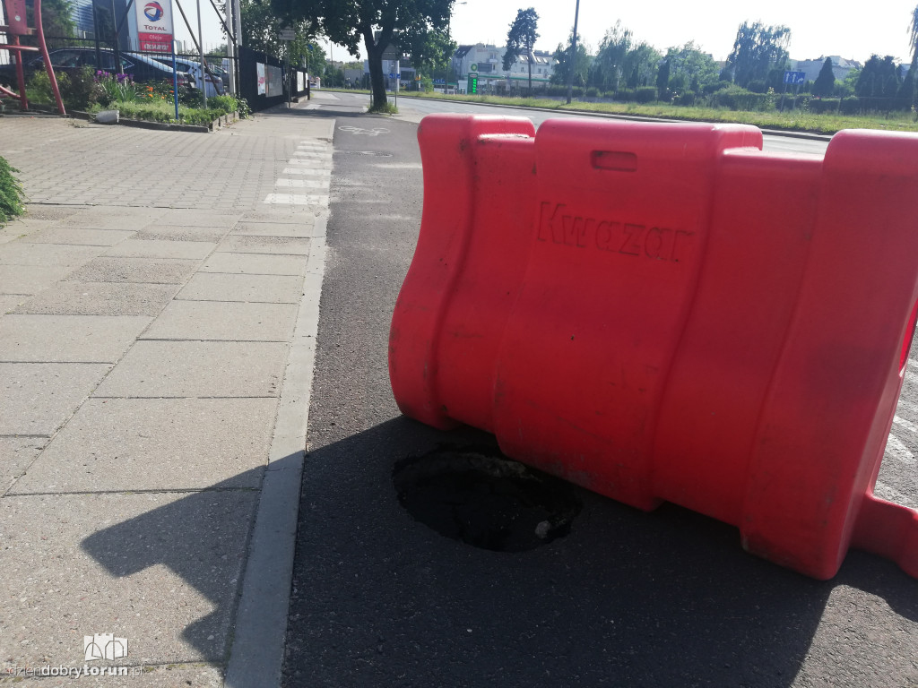 Zapadła się jezdnia przy Grudziądzkiej