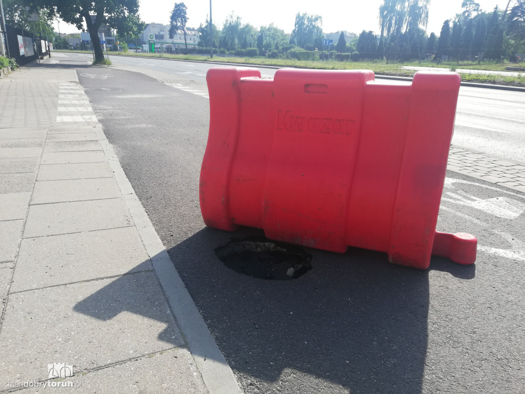 Zapadła się jezdnia przy Grudziądzkiej