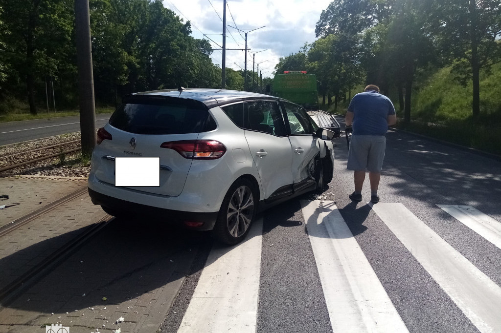 Kolizja dwóch samochodów przy Traugutta