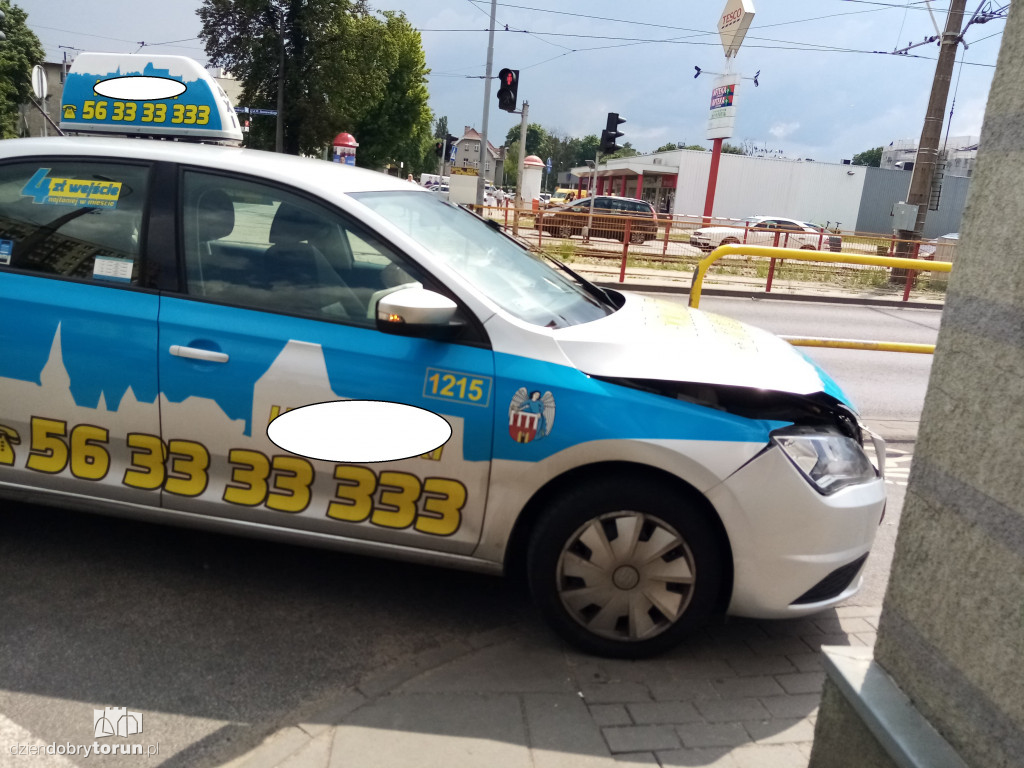 Kolizja z udziałem dwóch pojazdów