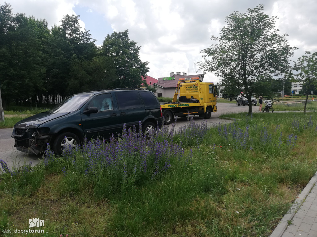 Kolizja autobusu z samochodem