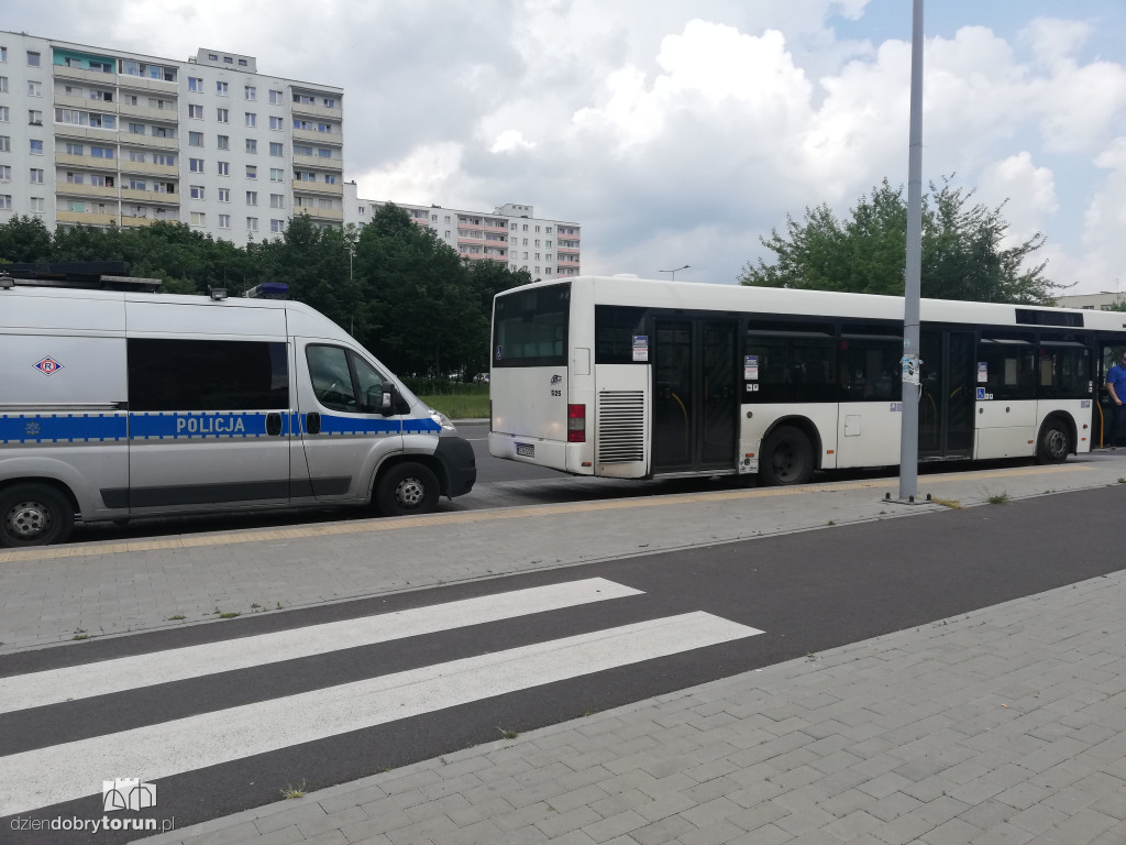 Kolizja autobusu z samochodem