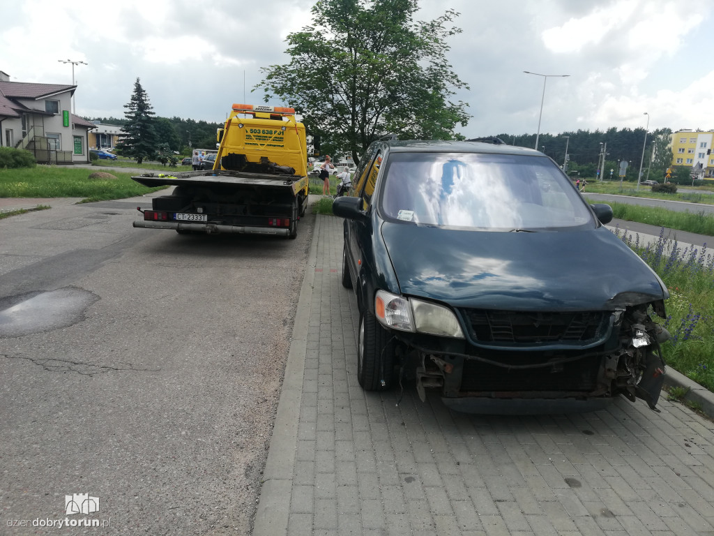 Kolizja autobusu z samochodem