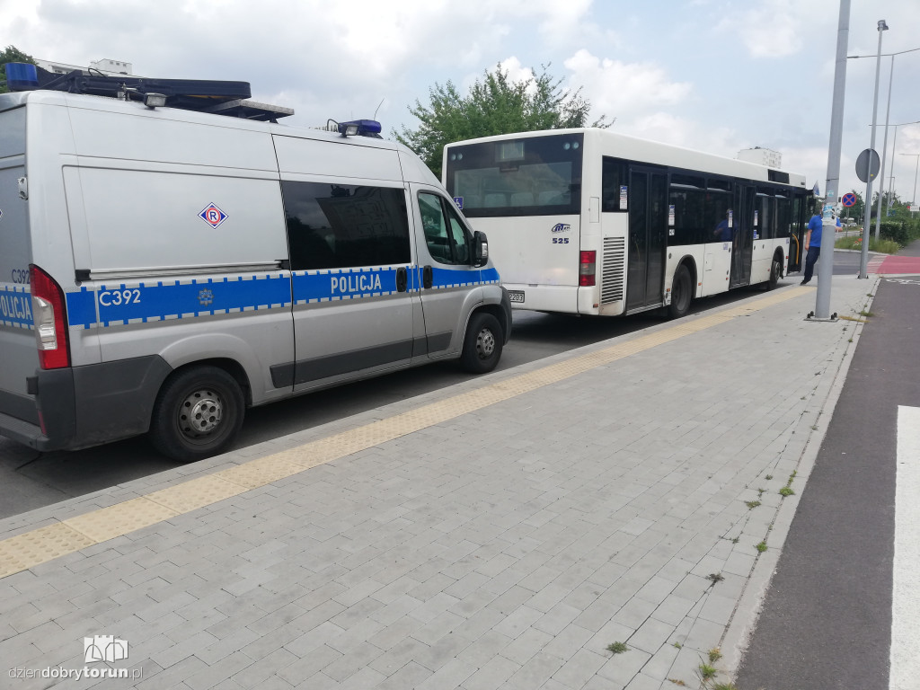 Kolizja autobusu z samochodem