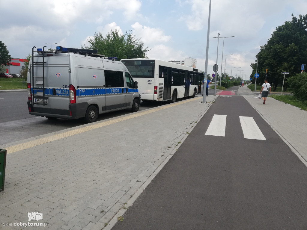 Kolizja autobusu z samochodem