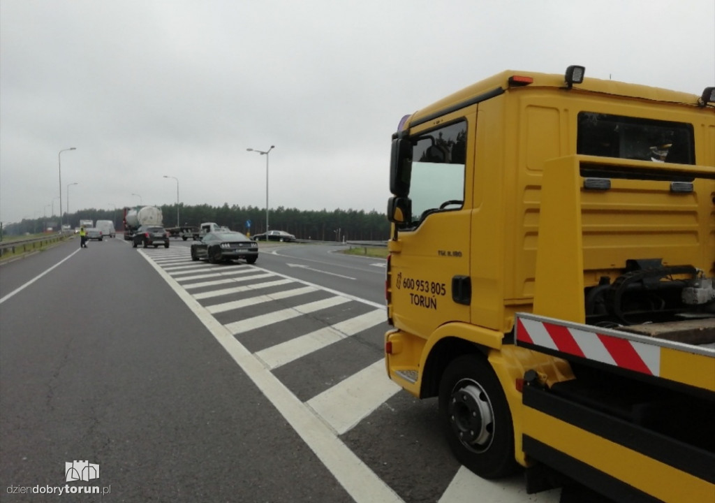 Kolizja dwóch samochodów na DK15