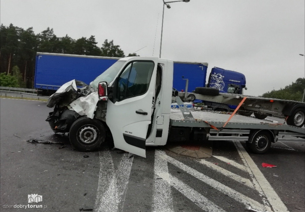 Kolizja dwóch samochodów na DK15