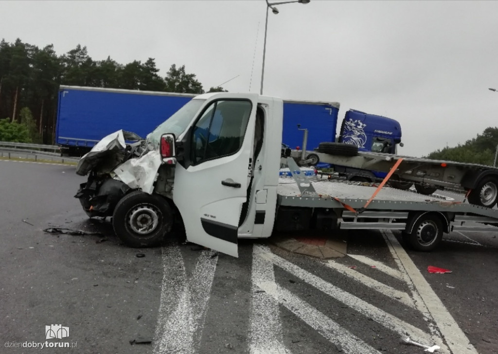 Kolizja dwóch samochodów na DK15