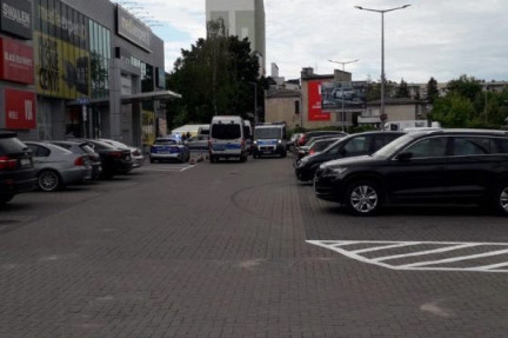 Policyjne radiowozy przy Grudziądzkiej