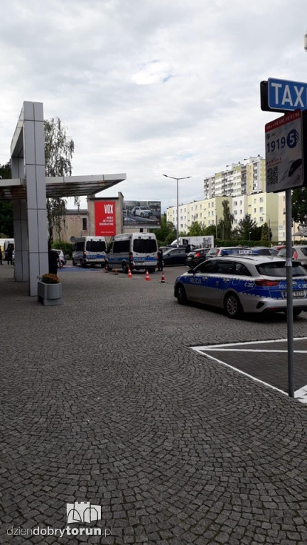 Policyjne radiowozy przy Grudziądzkiej