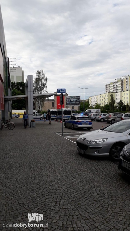 Policyjne radiowozy przy Grudziądzkiej