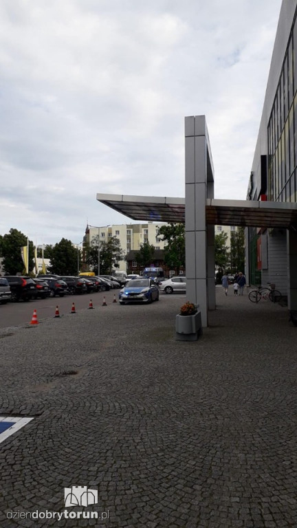 Policyjne radiowozy przy Grudziądzkiej