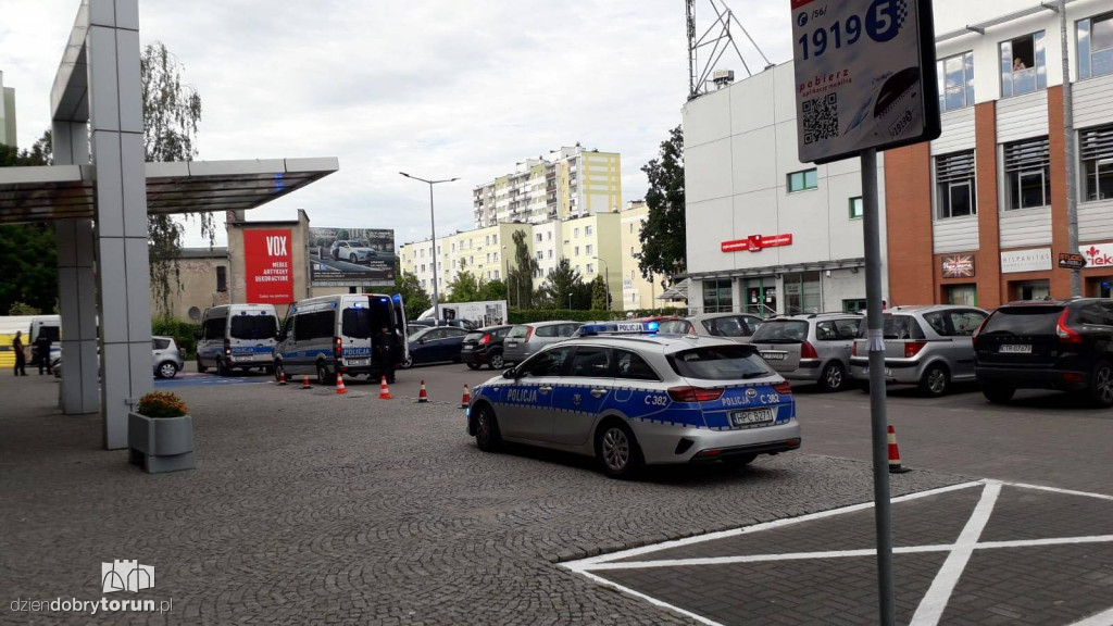 Policyjne radiowozy przy Grudziądzkiej