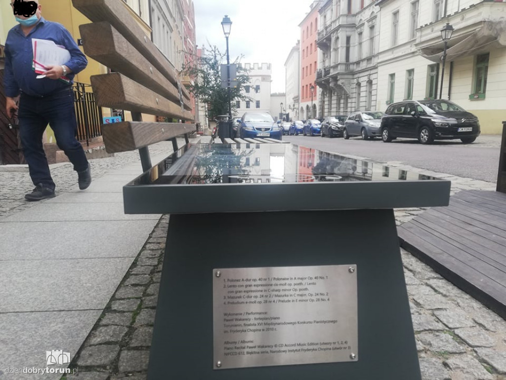 Ławeczka Chopina przy Mostowej