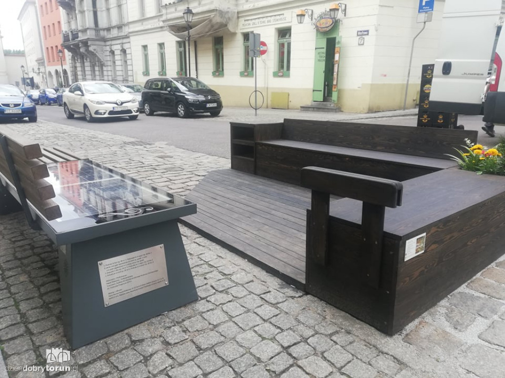 Ławeczka Chopina przy Mostowej