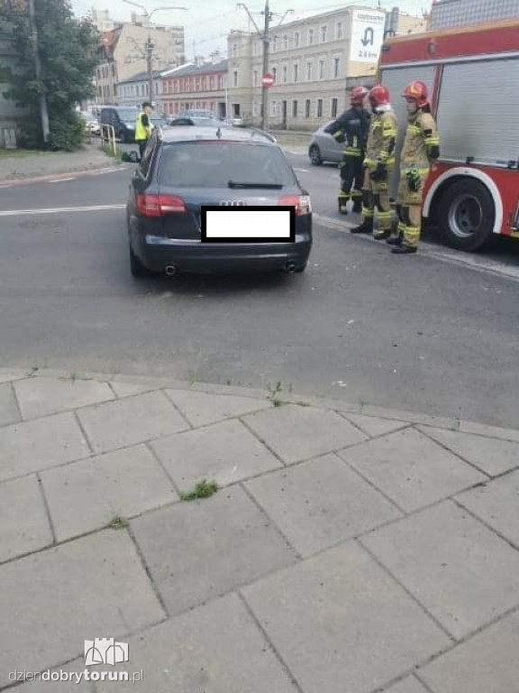 Kolizja dwóch pojazdów przy Reja