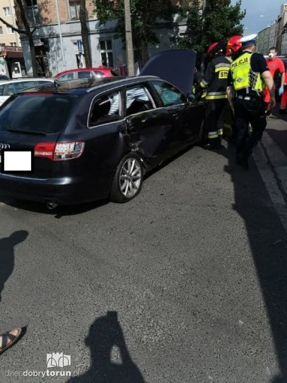 Kolizja dwóch pojazdów przy Reja