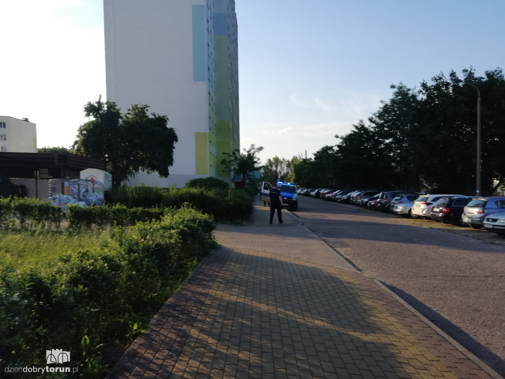 Interwencja straży i policji na Skarpie